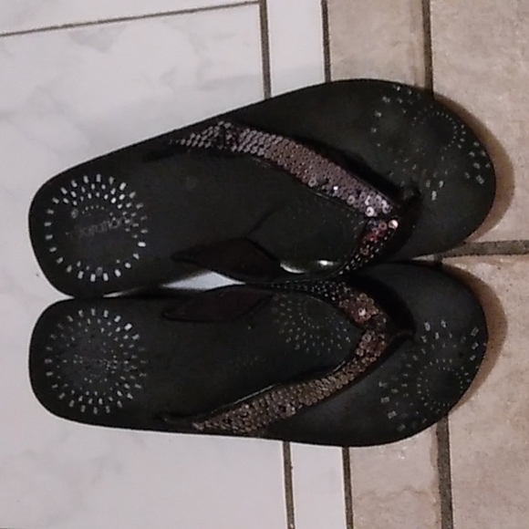 ! Xhileration flip flops sequins and a small lift black - Picture 2 of 8